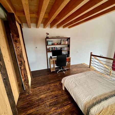 Capstay La Louvière Esterno foto